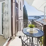 Milton Hvar * Χβαρ
