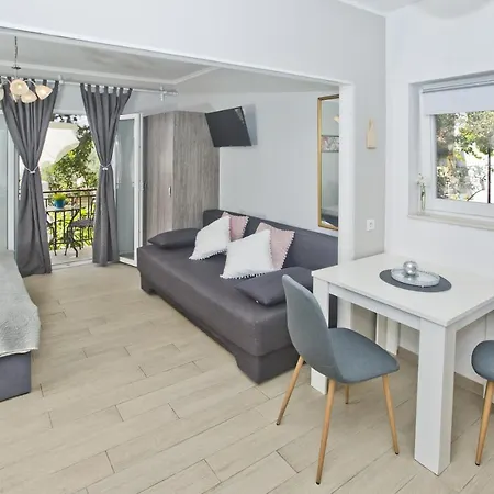 Milton Hvar Apartment *