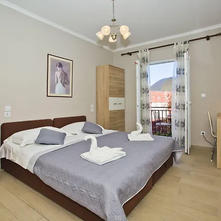 Milton Hvar Апартаменти *