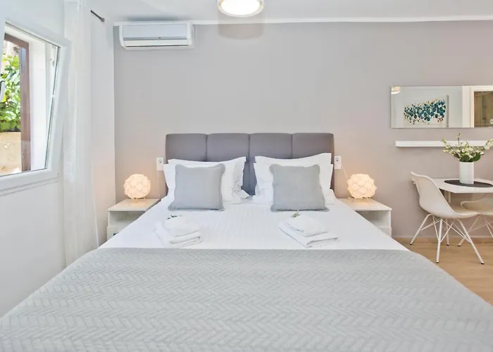 Milton Hvar フヴァル