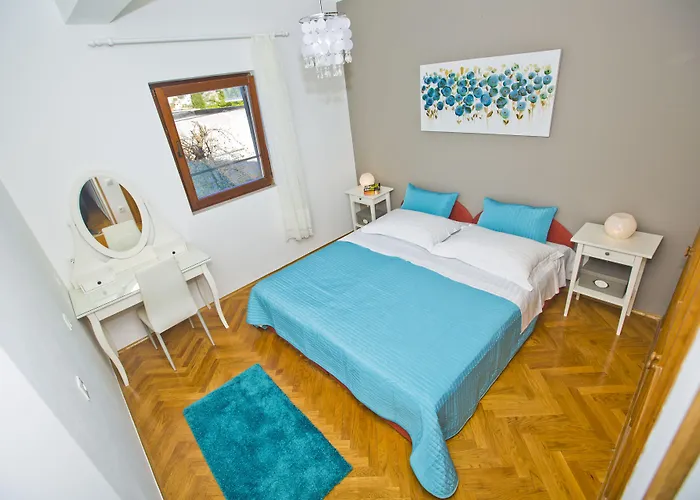 Milton Hvar フヴァル