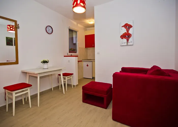 Milton Hvar フヴァル