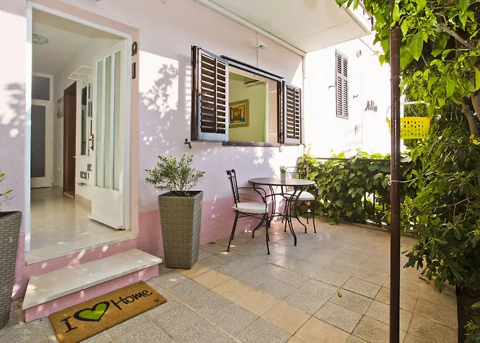 Milton Hvar フヴァル