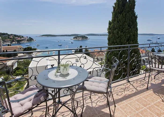 Apartment Milton Hvar *