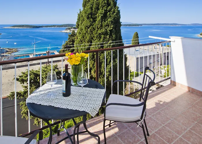 Milton Hvar Apartamento *